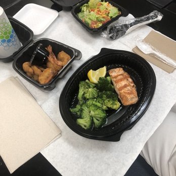 Red Lobster - Grilled salmon, with broccoli, house salad & Walt's shrimp - Seafood Near Me - Doral, Florida Red Lobster - Grilled salmon, with broccoli, house salad & Walt's shrimp - Seafood Near Me - Doral, Florida