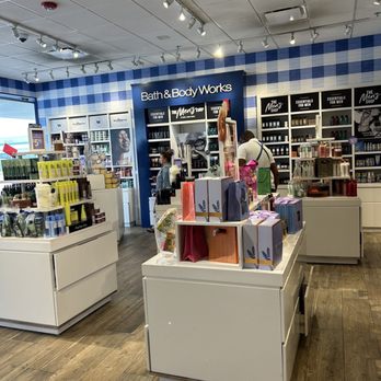 BATH & BODY WORKS - Updated January 2026 - 11 Reviews - 504 N