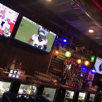 Champy's Murfreesboro - They have TVs in here including these behind the bar - American Near Me - Murfreesboro, Tennessee