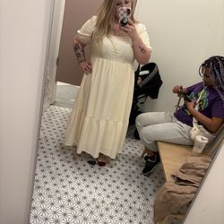 Piper & Scoot - Not the dress I ended up with, but I really liked this one as well and may go back for it haha. Large dressing rooms, too.