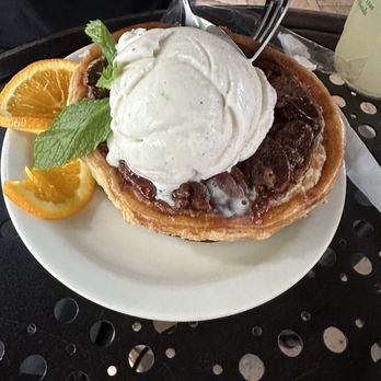 Urth Caffé-Pasadena - Old - Fashioned Pecan Pie with Vanilla Ice Cream - Cafes Near Me - Pasadena, California Urth Caffé-Pasadena - Old - Fashioned Pecan Pie with Vanilla Ice Cream - Cafes Near Me - Pasadena, California