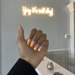 Magazine Nails