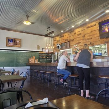 Schoolhouse Grill - Burgers Near Me - Caliente, California