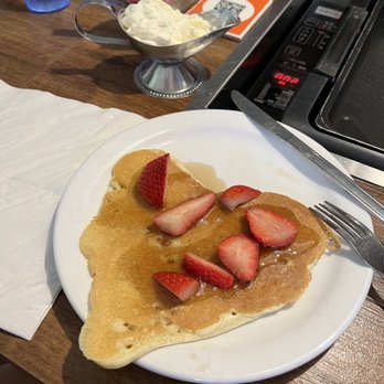 Slappy Cakes - Make your own pancakes with strawberries - Breakfast & Brunch Near Me - Lahaina, Hawaii