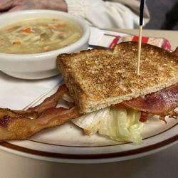 Le Peep - 1/2 Sandwich & Soup BLT and chicken noodle soup