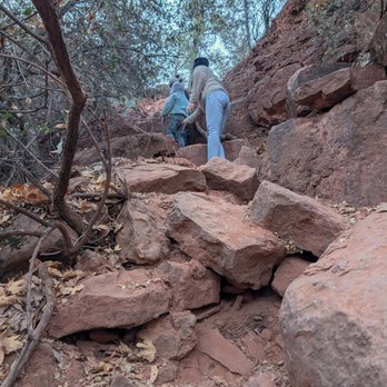Raven's Cave Trail - if you go past the wooden post you can scramble down to the creek - Hiking Near Me - Sedona, Arizona Raven's Cave Trail - if you go past the wooden post you can scramble down to the creek - Hiking Near Me - Sedona, Arizona