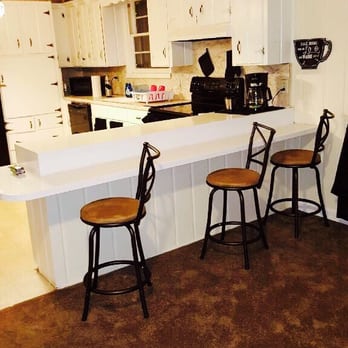 Gratis Sober Living - Dining bar area setting in The Kitchen - Rehabilitation Center Near Me - Nashville, Tennessee Gratis Sober Living - Dining bar area setting in The Kitchen - Rehabilitation Center Near Me - Nashville, Tennessee