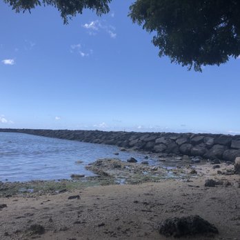 Duke's Lagoon - This peaceful view under the tree ...TyJ - Surfing Near Me - Honolulu, Hawaii