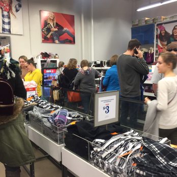Old Navy Outlet - Men's Clothing Near Me - Sevierville, Tennessee