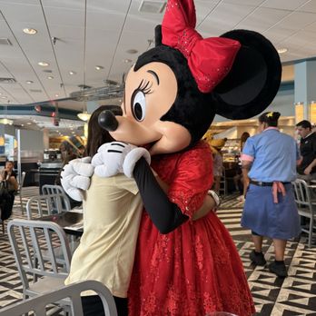 Hollywood & Vine - Festive Minnie - American Near Me - Lake Buena Vista, Florida