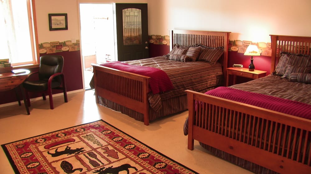 Crooked Creek Retreat & Outfitters Logo