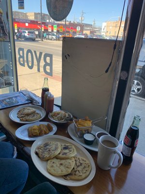 Pupuseria & Restaurant "El Cuscatleco" by null