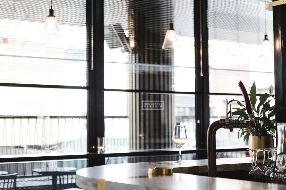 LUTON LANE WINE BAR Updated September 2024 15 Photos 8 Luton Lane