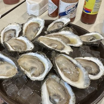 Gene's Oyster Bar - Dozen Raw oysters - Seafood Near Me - Panama City, Florida Gene's Oyster Bar - Dozen Raw oysters - Seafood Near Me - Panama City, Florida