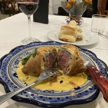 Mercaderes - Steak in pastry with squash sauce - Mexican Near Me - México, D.F., DIF Mercaderes - Steak in pastry with squash sauce - Mexican Near Me - México, D.F., DIF