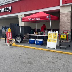 Winn-Dixie - Picking up ice for the taco party!