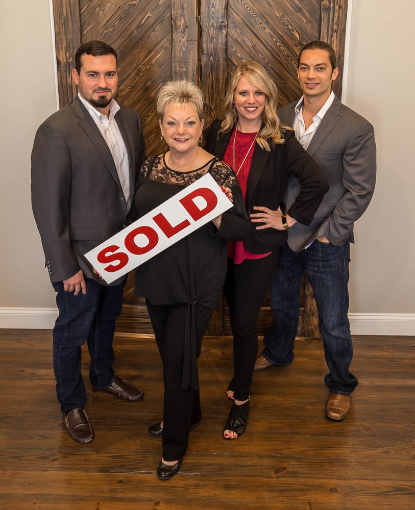 THE SCOGGINS REAL ESTATE TEAM RE/MAX CENTEX Contact Agent 8805 Woodway Dr, Woodway, Texas