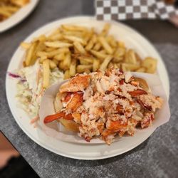 Pete's Seafood and Sandwich - Warm Lobster Roll