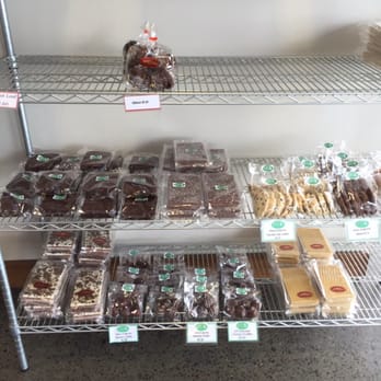 Kidd's Cakes and Bakery - Discount rack - Patisserie/Cake Shop Near Me - Christchurch, CAN