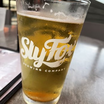 Sly Fox - Wyomissing - Reading Premium  Light American Lager  10.8 OG  18 IBUs  4.5% ABV - Brewpubs Near Me - Wyomissing, Pennsylvania