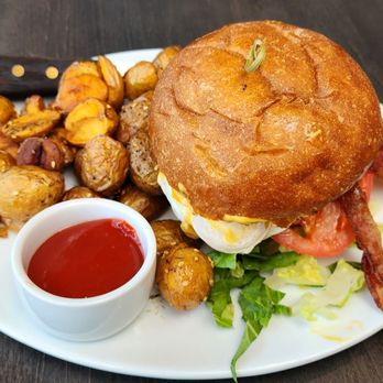 Field House - Ultimate Breakfast Burger (9/29/24) - Coffee & Tea Near Me - Mill Creek, Washington Field House - Ultimate Breakfast Burger (9/29/24) - Coffee & Tea Near Me - Mill Creek, Washington