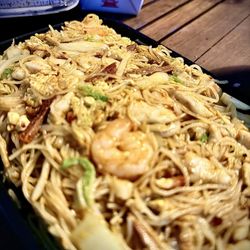 Golden Wok - Singapore Chow Mei Fun 星洲米粉 (spicy) comes with hot chili oil on the side. Winners circle all the way OuiOui :)...