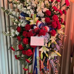Christy's Florist - Stunning and respectful. And Mario was able to fit all of my words on the card.
