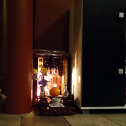 Hop Sing - Der Hausaltar: Die Tradition wird hochgehalten