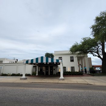 White Pillars Restaurant and Lounge - Side - Bars Near Me - Biloxi, Mississippi White Pillars Restaurant and Lounge - Side - Bars Near Me - Biloxi, Mississippi