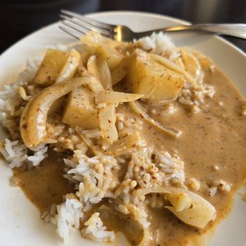 Pen Thai - Yellow curry with potato and onion - Thai Near Me - Mount Prospect, Illinois Pen Thai - Yellow curry with potato and onion - Thai Near Me - Mount Prospect, Illinois