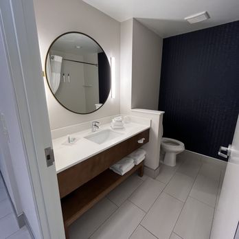 Fairfield by Marriott Inn & Suites Columbus, IN - Bathroom - Hotels Near Me - Columbus, Indiana