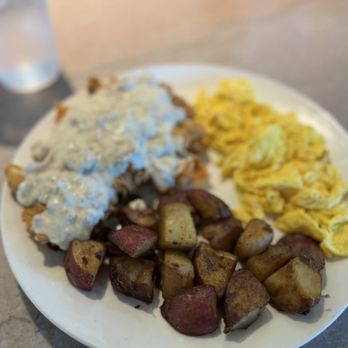 Yankee Diner - Fried chicken with gravy, home fries and scrambled eggs - Diners Near Me - Charlton, Massachusetts Yankee Diner - Fried chicken with gravy, home fries and scrambled eggs - Diners Near Me - Charlton, Massachusetts