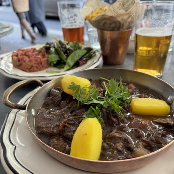 Les Antiquaires - Beef bourguignon - Bistros Near Me - Paris, 75 Les Antiquaires - Beef bourguignon - Bistros Near Me - Paris, 75