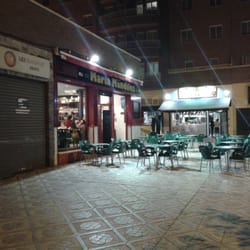 Maria Mandiles - La fachada con la terraza de verano