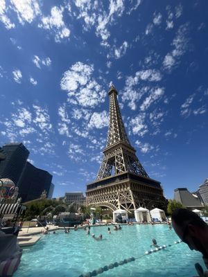 Pool a Paris by null