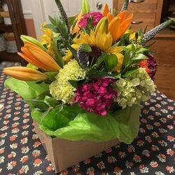 Cody Floral Designs - Summer themed floral arrangement