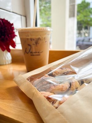 Navi Coffee & Flowers by null
