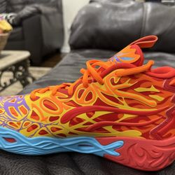 Foot Locker - The side