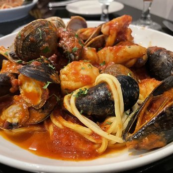 Quattro Pazzi Cafe - Linguini Pescatore - Italian Near Me - Fairfield, Connecticut