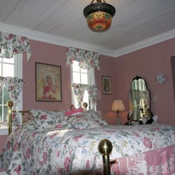 Meadowbrook Farm Bed & Breakfast - Cottage Garden Room