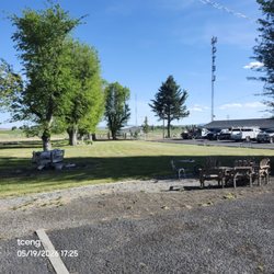Rim Rock Motel - Appealing park.