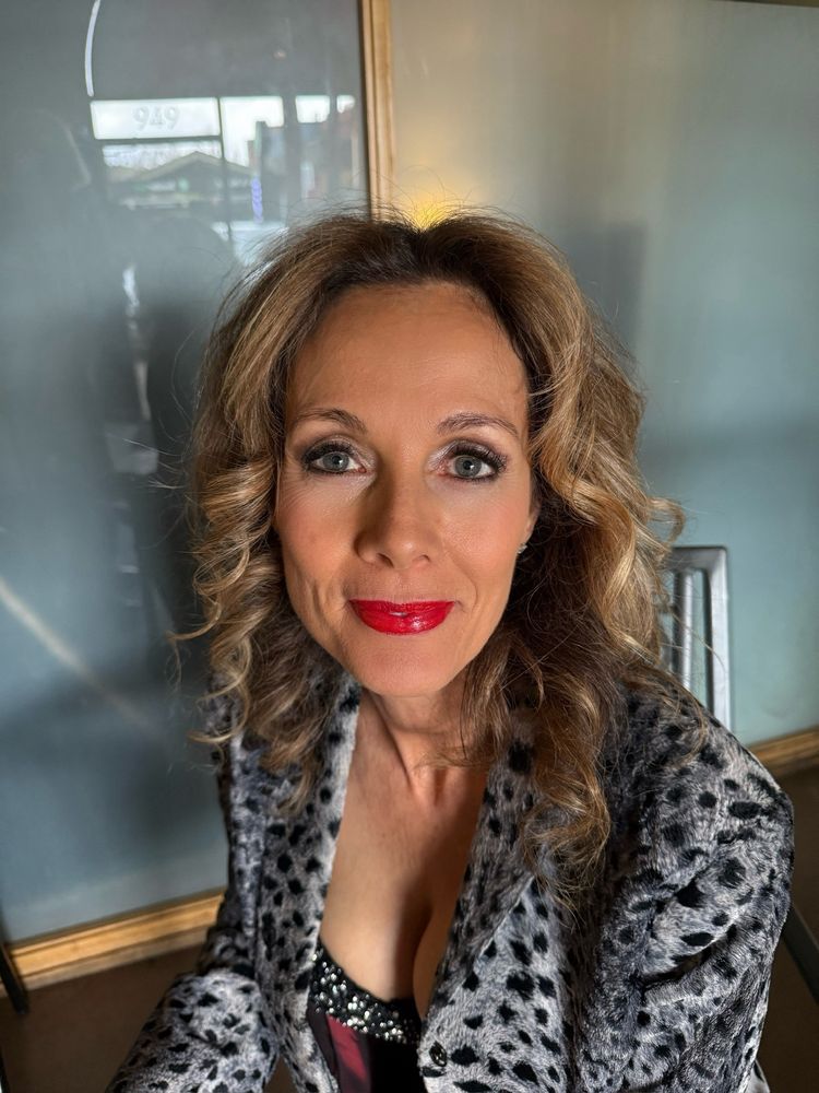 CindyKCruz Makeup Logo