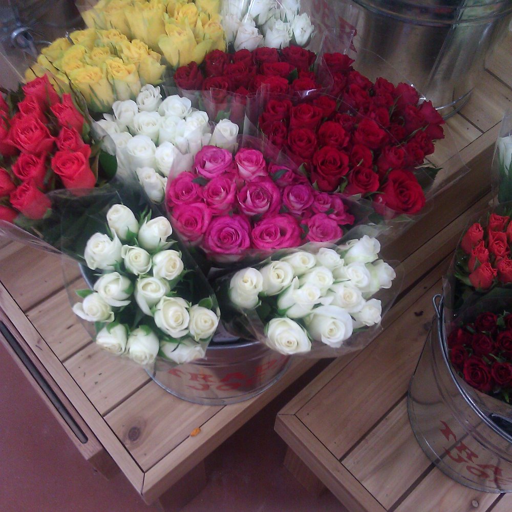 Trader Joe's - Bunches of roses for $6.99 - Grocery Near Me - Houston, Texas Trader Joe's - Bunches of roses for $6.99 - Grocery Near Me - Houston, Texas