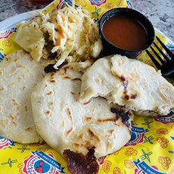 Mi Tierra Deli woodbridge - Pupusa (pollo)
