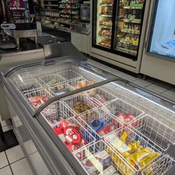 7-Eleven - Inside