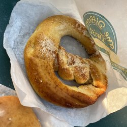 Different Twist Pretzel - Garlic parm pretzel