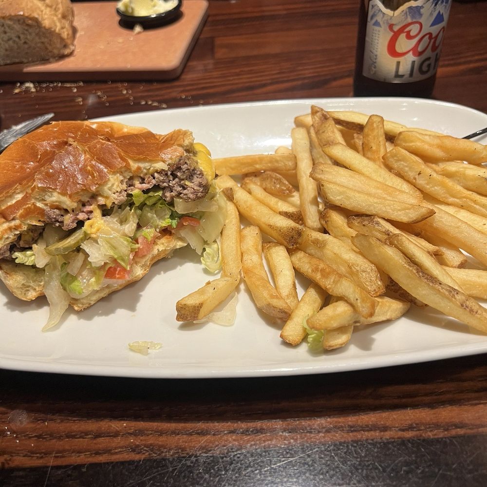 LH burger no bacon and good bread but no butter knife LH burger no bacon and good bread but no butter knife