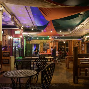 Paniolo Santa Maria Style BBQ - outside patio with live music and plenty of ohana - Barbeque Near Me - Kapaa, Hawaii
