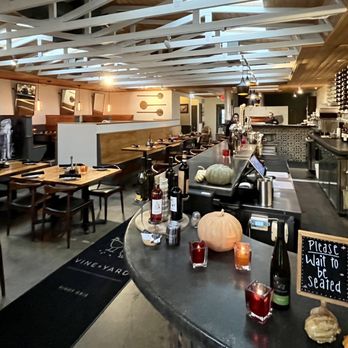 Pie + Vine - Dining room - Italian Near Me - Ashland, Oregon