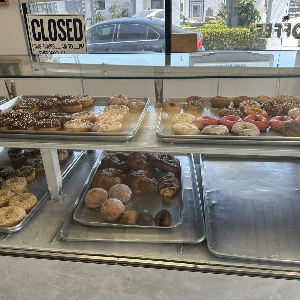 Primo's Donuts - Assortment of flavors - Donuts Near Me - Los Angeles, California Primo's Donuts - Assortment of flavors - Donuts Near Me - Los Angeles, California